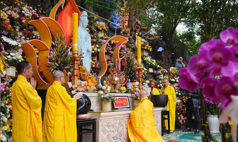 Lễ hội Quán Thế Âm Ngũ Hành Sơn cầu nguyện hòa bình và an lạc