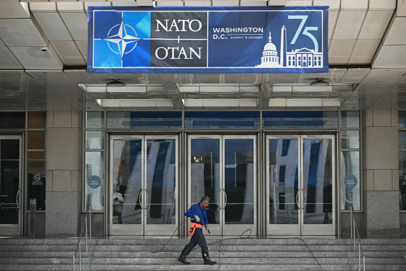 NATO đối mặt khủng hoảng trước động thái của ông Trump với Nga