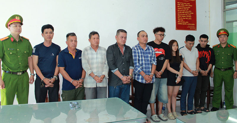 Nam thanh niên tổ chức khiêng quan tài gây rối trật tự công cộng