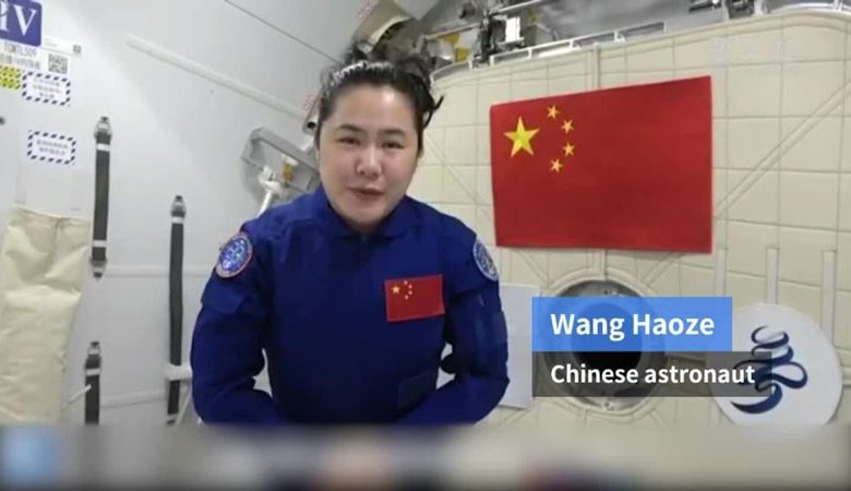 Nữ kỹ sư Wang Haoze gửi lời chúc 8/3 từ vũ trụ