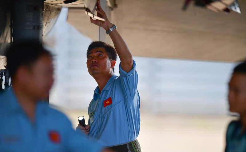 Phi công luyện tập tiêm kích Su-30 MK2 cho lễ 30/4