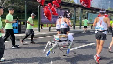 Robot tham gia giải half marathon đầu tiên tại Bắc Kinh 2025