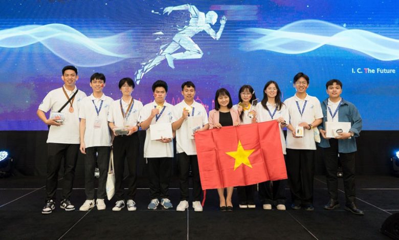 Sinh viên Việt Nam xuất sắc giành giải tại Huawei ICT Competition 2025