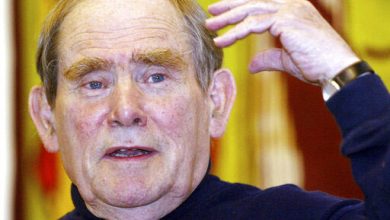 Sydney Brenner là ai?