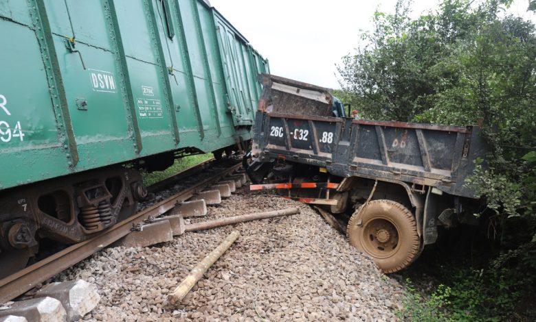 Tai nạn tàu hỏa lật nghiêng ở Hà Tĩnh tê liệt đường sắt Bắc Nam