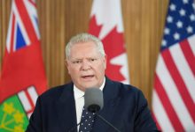 Thủ hiến Doug Ford trở thành "Captain Canada" bảo vệ đất nước trước Trump