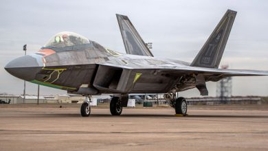 Tiêm kích F-22 Mỹ sửa chữa sau sự cố sập càng năm 2021