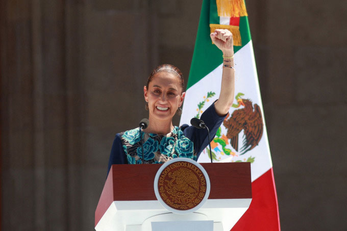 Claudia Sheinbaum khéo léo thuyết phục Trump hoãn thuế quan với Mexico