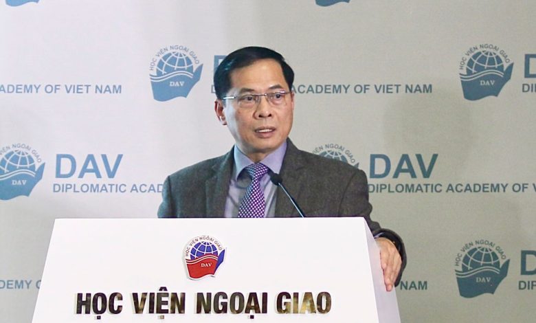 Vươn tầm cao mới cho ngành ngoại giao Việt Nam trong kỷ nguyên mới