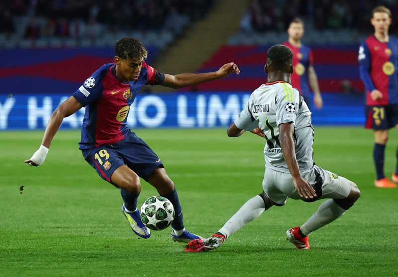 Yamal và Raphinha tỏa sáng giúp Barca đánh bại Benfica 3-1