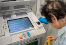 Osaka cấm người cao tuổi sử dụng ATM khi gọi điện nhằm ngăn lừa đảo