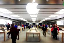 Người tiêu dùng đổ xô mua iPhone lo tăng giá do thuế mới