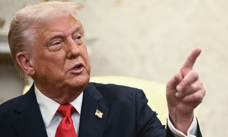 Trump chỉ trích Harvard, xem xét hủy quyền miễn thuế của trường