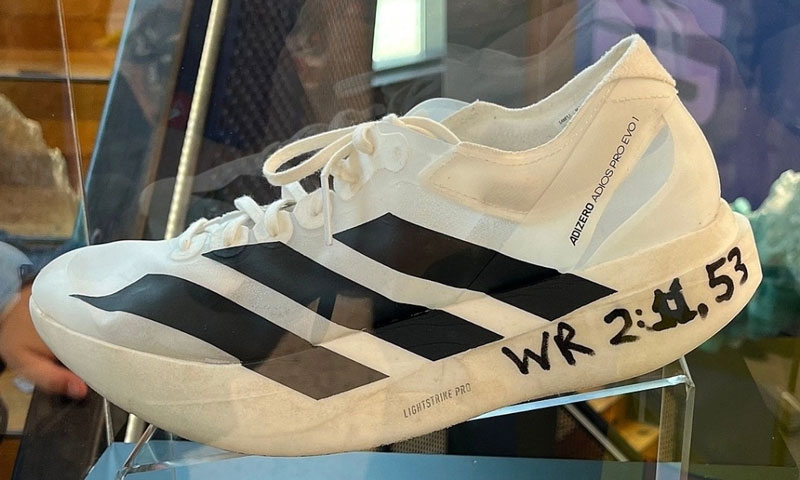 Adidas ra mắt siêu giày đua mới và lập kỷ lục Berlin Half Marathon