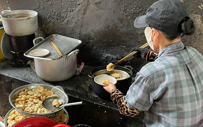 Bánh cuốn chả mực Gốc Bàng Hương vị truyền thống Hạ Long 40 năm