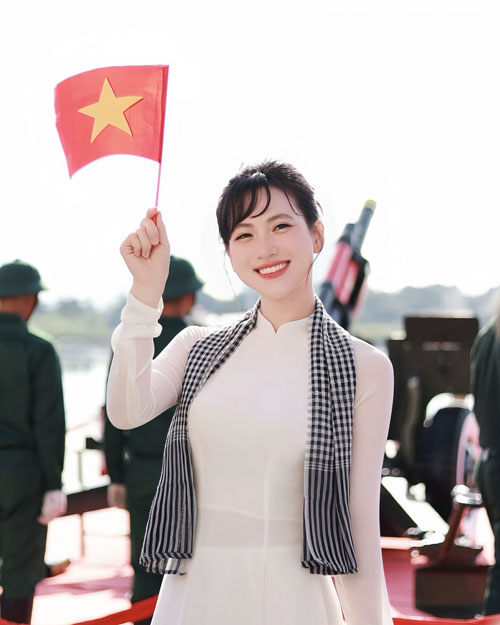 Bến Bạch Đằng thu hút du khách trong dịp 30,4
