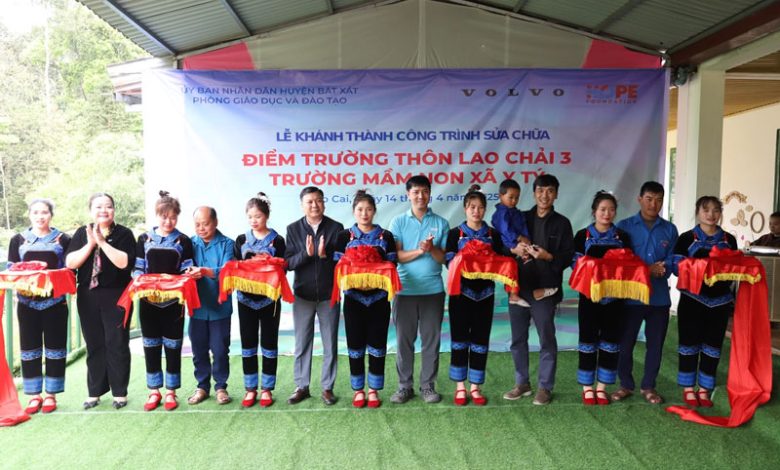 Cô trò Y Tý vui mừng nhận trường lớp mới sau sửa chữa