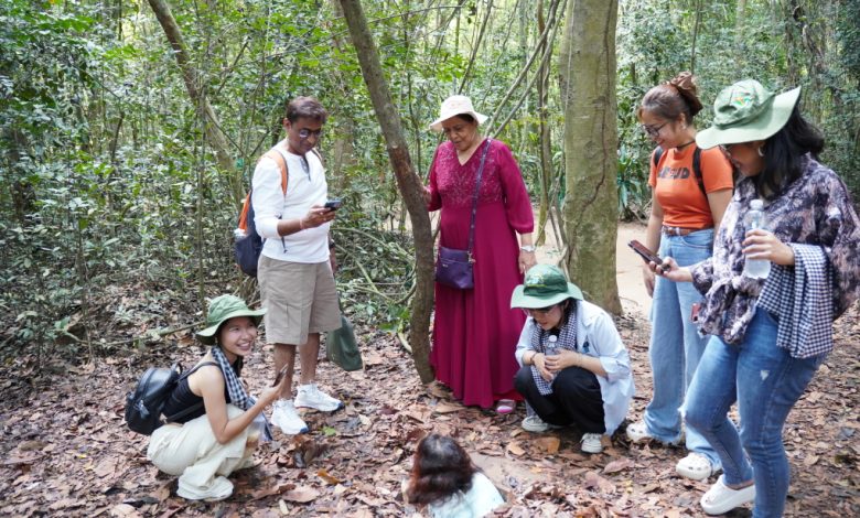 Tour nội đô TP HCM hút khách trong dịp lễ 30/4