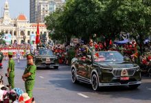 Đoàn Diễu Binh Mừng Lễ 30,4 Qua Các Công Trình Nổi Tiếng TP HCM