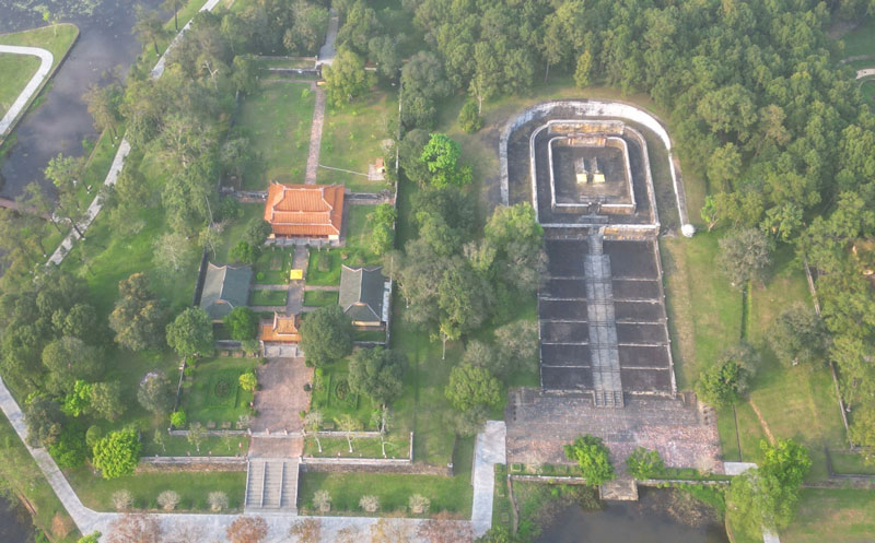 Khám phá quần thể lăng vua Gia Long qua trải nghiệm đạp xe
