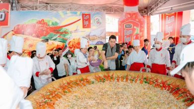 Nam Ngư Chiêu Đãi Bánh Xèo Khổng Lồ Tại Lễ Hội Bánh Dân Gian