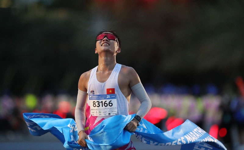 Nguyễn Thị Oanh và Nguyễn Trung Cường dẫn đầu VnExpress Marathon 2025