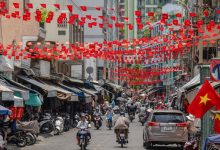 TP HCM rực rỡ cờ hoa chào mừng đại lễ 30,4