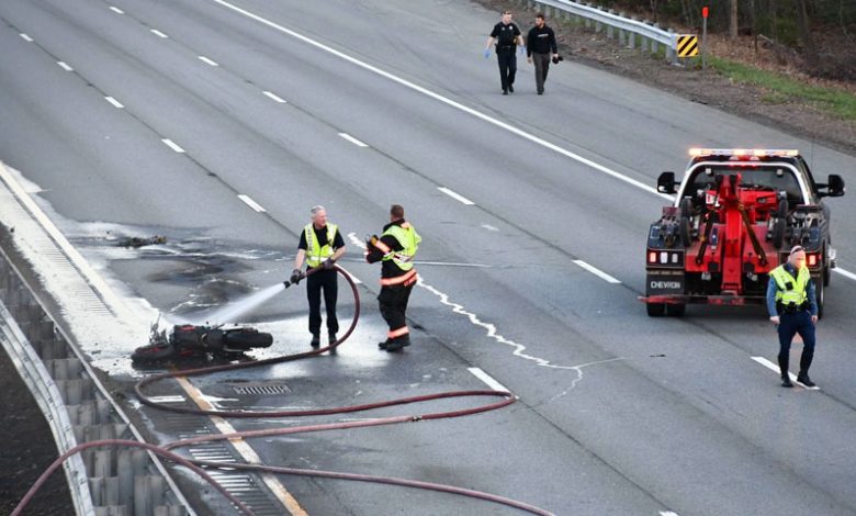 Tay lái môtô bỏng nặng sau tai nạn bốc cháy ở Boston