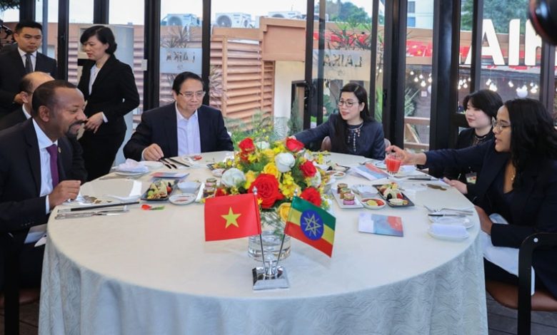 Thủ tướng Ethiopia trải nghiệm ẩm thực và văn hóa Việt Nam.