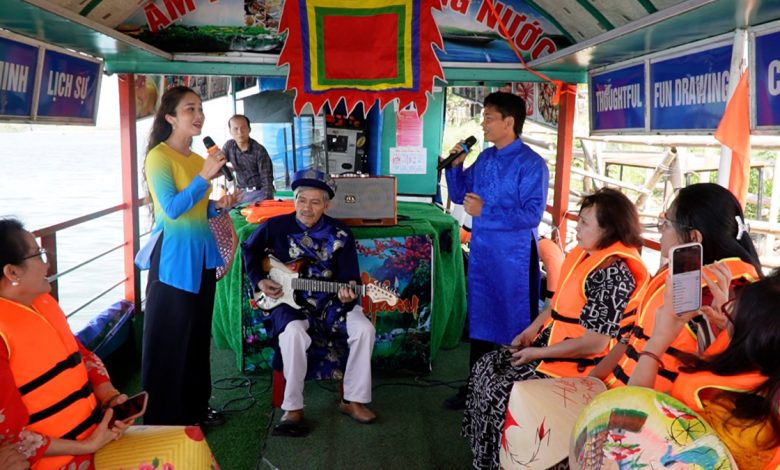 Trải nghiệm du ca bài chòi trên sông Trà Khúc tháng 5