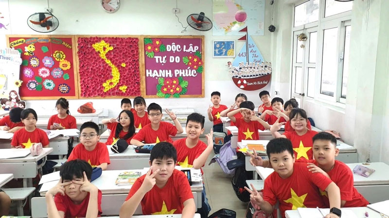 Trường học tưng bừng hoạt động mừng 50 năm thống nhất đất nước