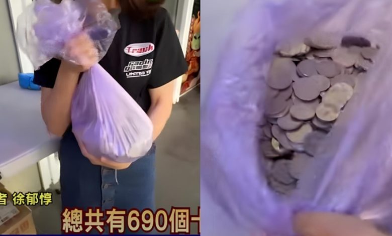 Trả lương bằng tiền xu: Hành động gây tranh cãi và châm biếm người lao động