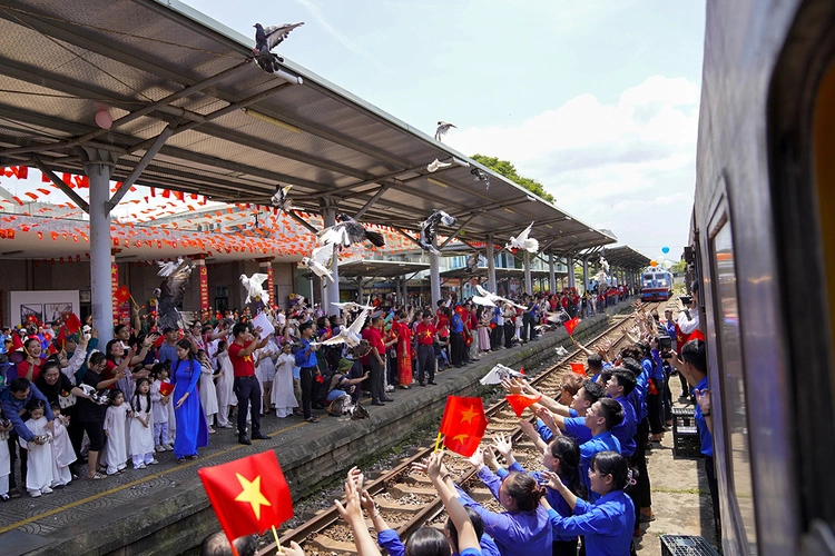 Hội Ngộ Tàu Thống Nhất Tại Đà Nẵng Mừng 30/4