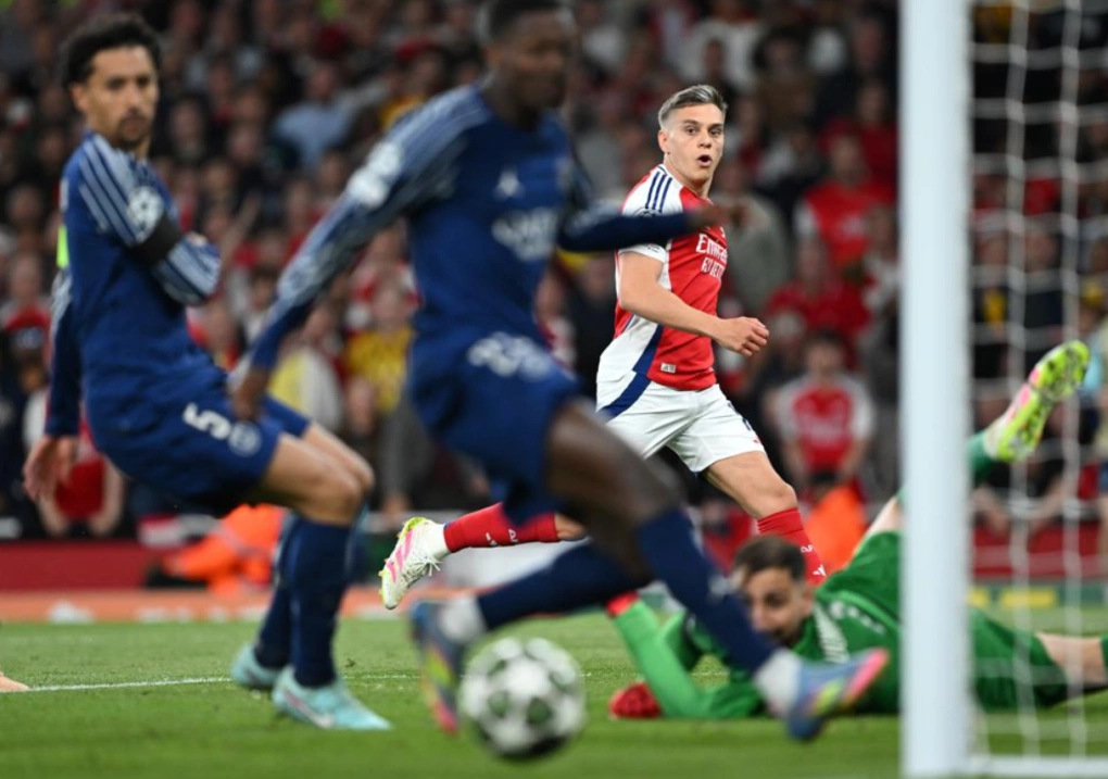Dembele ghi bàn giúp PSG vượt Arsenal ở Champions League lượt đi