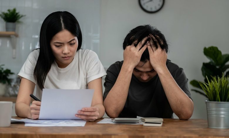 Giá vé máy bay tăng cao, nhiều gia đình chọn nghỉ lễ tại nhà