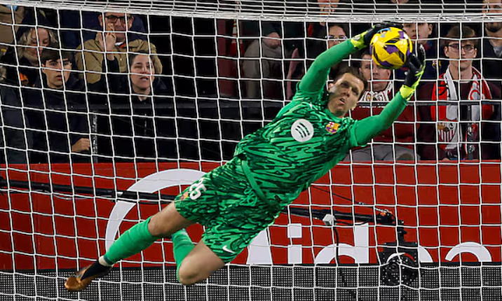 Szczesny: Barca phòng ngự quá tốt, tôi chỉ là người dự bị