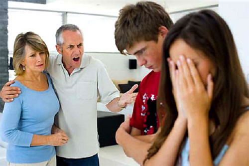 Sống Chung Hay Riêng: Hành Trình Đối Diện Mâu Thuẫn Gia Đình
