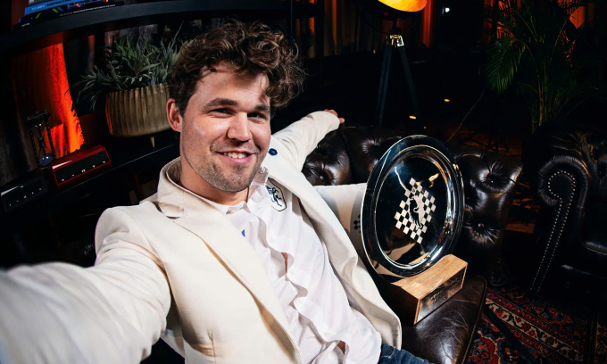 Carlsen lần thứ hai đăng quang Freestyle Chess Grand Slam tại Paris