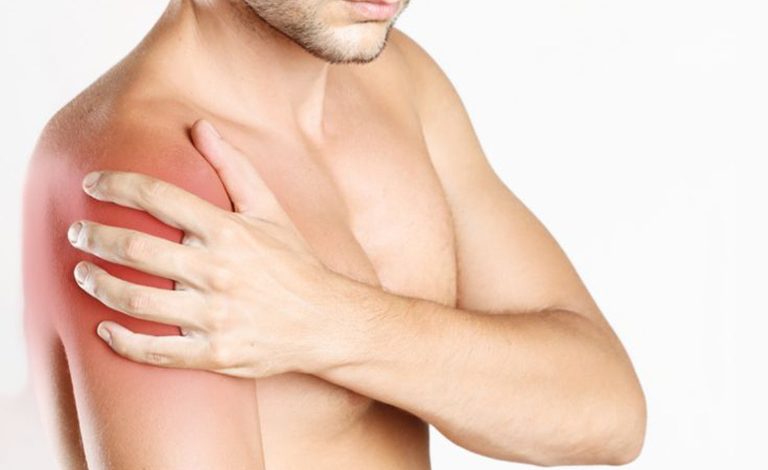 Nguyên nhân và cách điều trị đau vai gáy lan xuống cánh tay