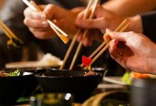 Tiệc tùng là dịp để thắt chặt tình cảm, không nên câu nệ