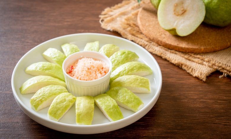 Có nên ăn ổi khi mắc sốt xuất huyết?