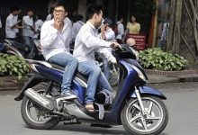 Nguy cơ tiềm ẩn từ việc cho trẻ dưới tuổi lái xe máy