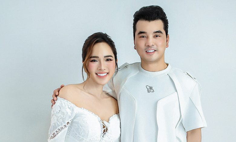 Vợ chồng Ưng Hoàng Phúc kỷ niệm 10 năm chung sống bên ba con