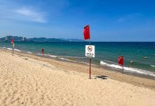 Trục vớt sà lan dưới bãi tắm Nha Trang trong 20 ngày tới
