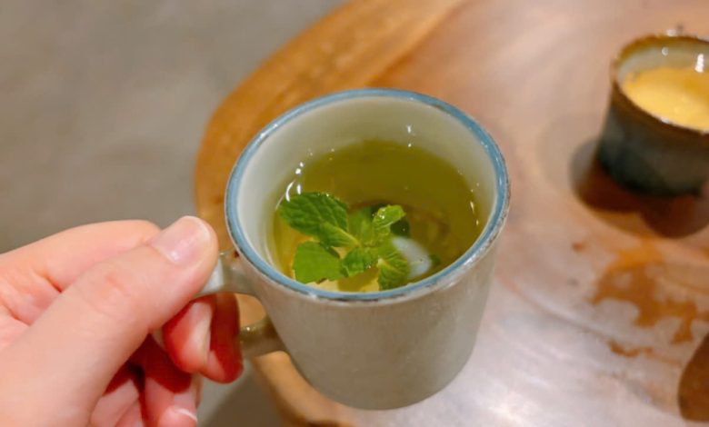 Uống nước nhiều có hại cho thận hay không?