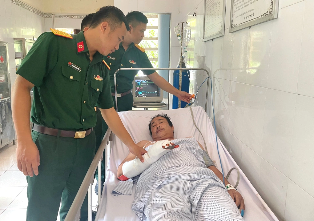 Câu chuyện hy hữu về y bác sĩ cứu ngư dân trên đảo Trường Sa