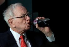Warren Buffett chia sẻ bí quyết sống khỏe bên Coca-Cola và kẹo chocolate