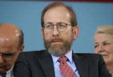 Harvard lên tiếng phản bác lời đe dọa miễn thuế của Trump