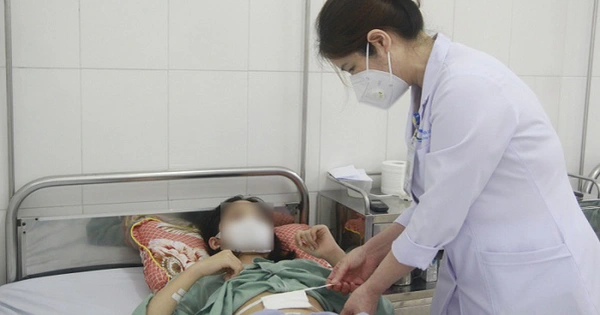 Phát hiện u buồng trứng lớn ở bé gái 13 tuổi qua khám định kỳ