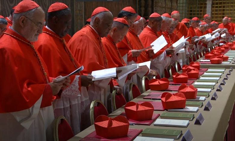 Mật nghị Hồng y bắt đầu bầu tân giáo hoàng tại Vatican